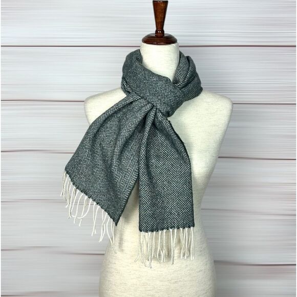 Foxford Lambs Wool Scarf Herringbone Gray White Fringe Ireland Men’s Women’s - Picture 4 of 8